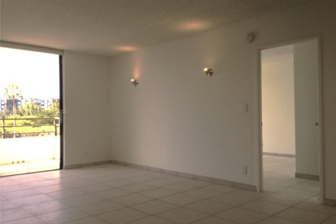 Copropriété à vendre à Hallandale Beach, Floride: 1 chambre, 105.91 m2 № 2016474 - photo 3