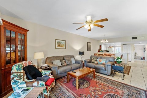 Condo in Rotonda, Florida, 2 bedrooms  № 1732239 - photo 13
