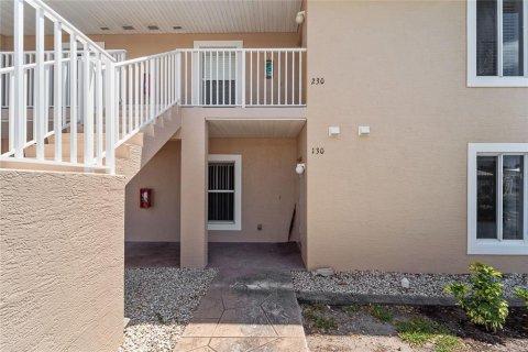 Condo in Rotonda, Florida, 2 bedrooms  № 1732239 - photo 3