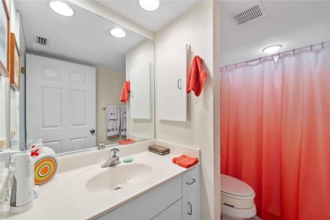 Condo in Rotonda, Florida, 2 bedrooms  № 1732239 - photo 23