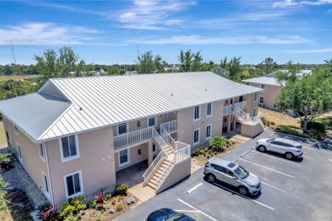 Condo in Rotonda, Florida, 2 bedrooms  № 1732239 - photo 4