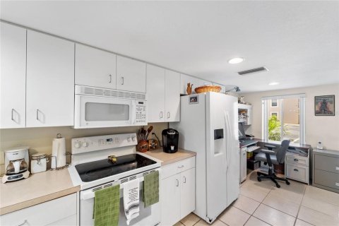 Condo in Rotonda, Florida, 2 bedrooms  № 1732239 - photo 7