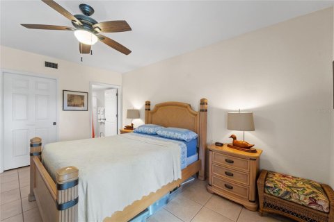 Condo in Rotonda, Florida, 2 bedrooms  № 1732239 - photo 21