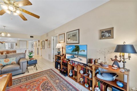 Condo in Rotonda, Florida, 2 bedrooms  № 1732239 - photo 14