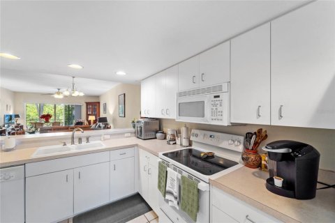 Condo in Rotonda, Florida, 2 bedrooms  № 1732239 - photo 6
