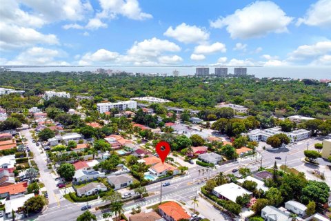 House in Miami, Florida 4 bedrooms, 161.56 sq.m. № 2086848 - photo 8
