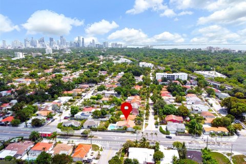 House in Miami, Florida 4 bedrooms, 161.56 sq.m. № 2086848 - photo 10