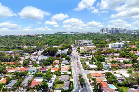 House in Miami, Florida 4 bedrooms, 161.56 sq.m. № 2086848 - photo 5
