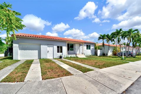 House in Miami, Florida 4 bedrooms, 161.56 sq.m. № 2086848
