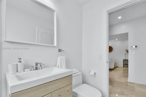 House in Miami, Florida 4 bedrooms, 161.56 sq.m. № 2086848 - photo 28