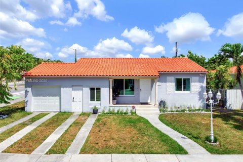 House in Miami, Florida 4 bedrooms, 161.56 sq.m. № 2086848 - photo 19