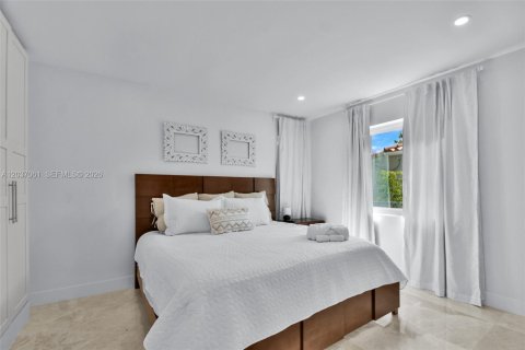 House in Miami, Florida 4 bedrooms, 161.56 sq.m. № 2086848 - photo 24
