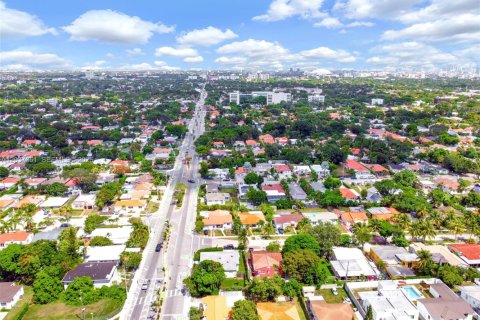 House in Miami, Florida 4 bedrooms, 161.56 sq.m. № 2086848 - photo 12