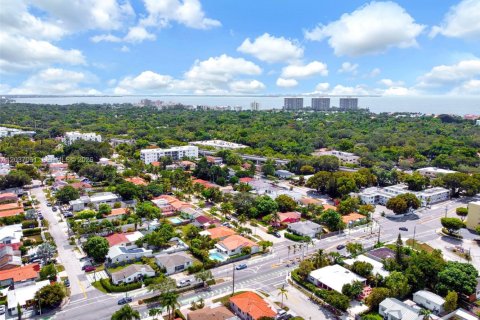 House in Miami, Florida 4 bedrooms, 161.56 sq.m. № 2086848 - photo 7