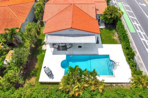 House in Miami, Florida 4 bedrooms, 161.56 sq.m. № 2086848 - photo 16