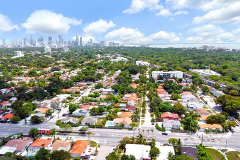 House in Miami, Florida 4 bedrooms, 161.56 sq.m. № 2086848 - photo 9