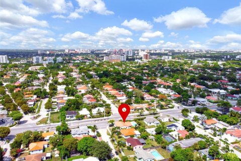 House in Miami, Florida 4 bedrooms, 161.56 sq.m. № 2086848 - photo 15