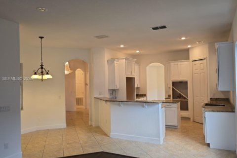 House in Kissimmee, Florida 5 bedrooms, 401.62 sq.m. № 2022008 - photo 22