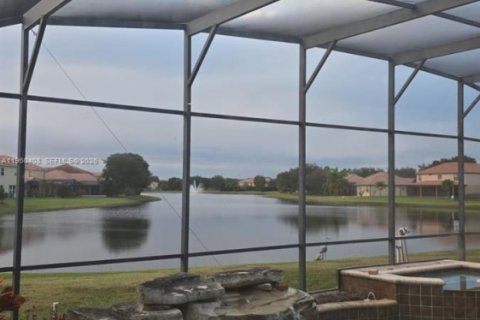 House in Kissimmee, Florida 5 bedrooms, 401.62 sq.m. № 2022008 - photo 13