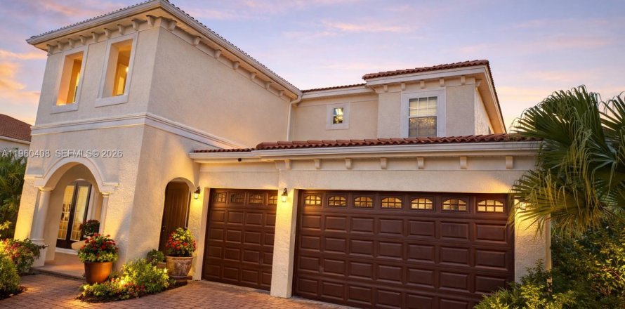 House in Kissimmee, Florida 5 bedrooms, 401.62 sq.m. № 2022008