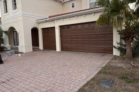 House in Kissimmee, Florida 5 bedrooms, 401.62 sq.m. № 2022008 - photo 18