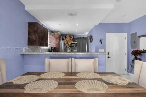 House in Miami, Florida 3 bedrooms, 104.52 sq.m. № 2024170 - photo 18