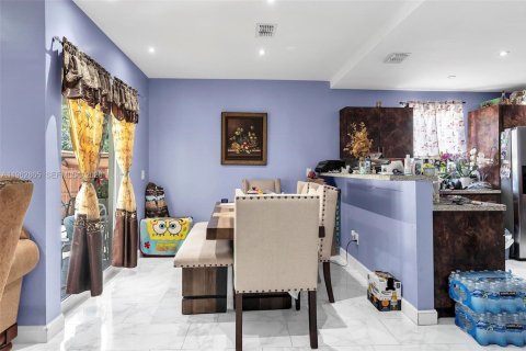 House in Miami, Florida 3 bedrooms, 104.52 sq.m. № 2024170 - photo 16