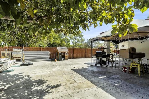 House in Miami, Florida 3 bedrooms, 104.52 sq.m. № 2024170 - photo 29