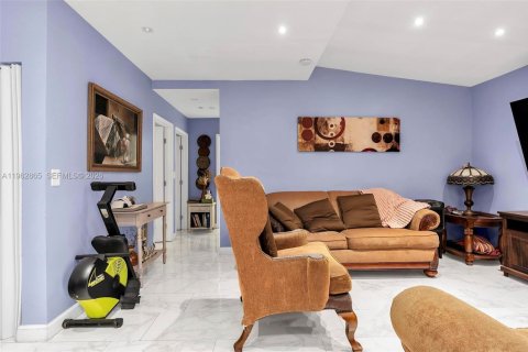 House in Miami, Florida 3 bedrooms, 104.52 sq.m. № 2024170 - photo 11