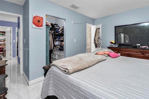 House in Miami, Florida 3 bedrooms, 104.52 sq.m. № 2024170 - photo 23