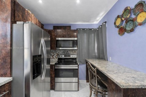 House in Miami, Florida 3 bedrooms, 104.52 sq.m. № 2024170 - photo 8