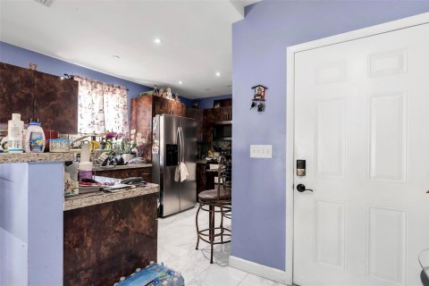 House in Miami, Florida 3 bedrooms, 104.52 sq.m. № 2024170 - photo 6