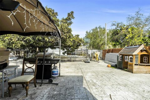 House in Miami, Florida 3 bedrooms, 104.52 sq.m. № 2024170 - photo 27