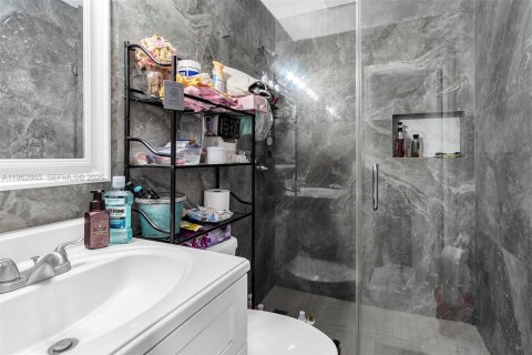 House in Miami, Florida 3 bedrooms, 104.52 sq.m. № 2024170 - photo 25