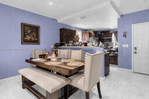 House in Miami, Florida 3 bedrooms, 104.52 sq.m. № 2024170 - photo 17