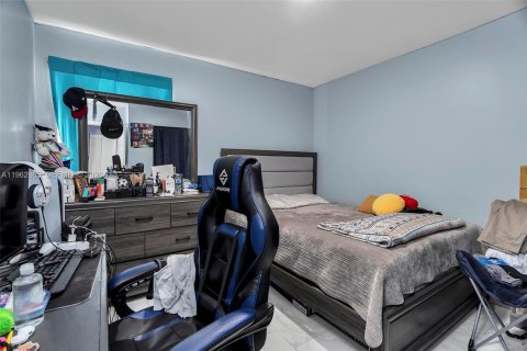 House in Miami, Florida 3 bedrooms, 104.52 sq.m. № 2024170 - photo 20