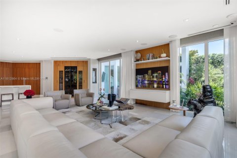 House in Key Biscayne, Florida 6 bedrooms, 595.04 sq.m. № 1874638 - photo 21