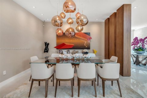 House in Key Biscayne, Florida 6 bedrooms, 595.04 sq.m. № 1874638 - photo 13