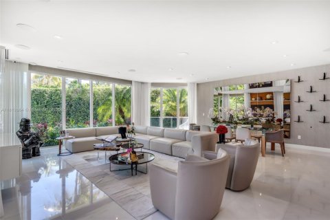 House in Key Biscayne, Florida 6 bedrooms, 595.04 sq.m. № 1874638 - photo 19