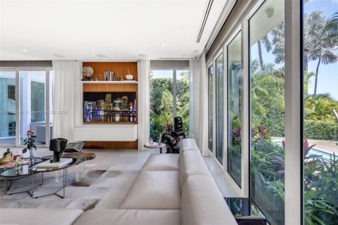 House in Key Biscayne, Florida 6 bedrooms, 595.04 sq.m. № 1874638 - photo 22