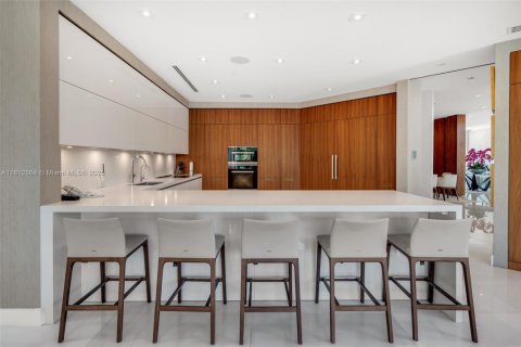 House in Key Biscayne, Florida 6 bedrooms, 595.04 sq.m. № 1874638 - photo 25
