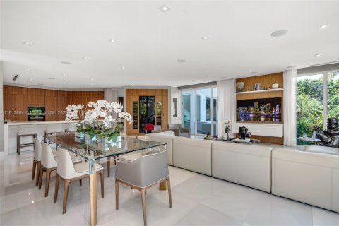 House in Key Biscayne, Florida 6 bedrooms, 595.04 sq.m. № 1874638 - photo 23