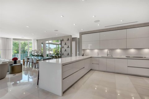 House in Key Biscayne, Florida 6 bedrooms, 595.04 sq.m. № 1874638 - photo 15