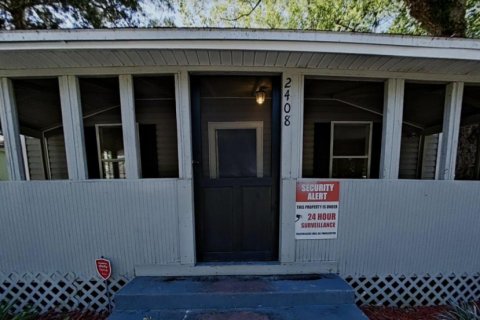 House in Jacksonville, Florida 4 bedrooms, 100.33 sq.m. № 767828 - photo 1