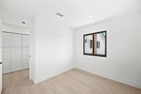 House in Miami, Florida 3 bedrooms, 131.09 sq.m. № 1955235 - photo 24