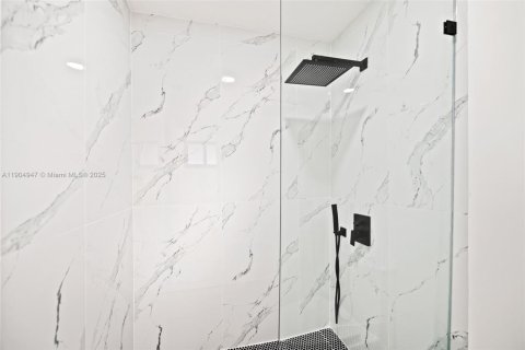 House in Miami, Florida 3 bedrooms, 131.09 sq.m. № 1955235 - photo 22