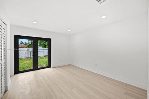 House in Miami, Florida 3 bedrooms, 131.09 sq.m. № 1955235 - photo 18