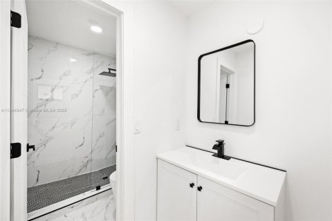 House in Miami, Florida 3 bedrooms, 131.09 sq.m. № 1955235 - photo 21