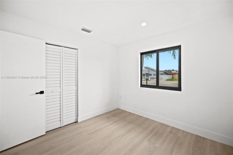 House in Miami, Florida 3 bedrooms, 131.09 sq.m. № 1955235 - photo 26