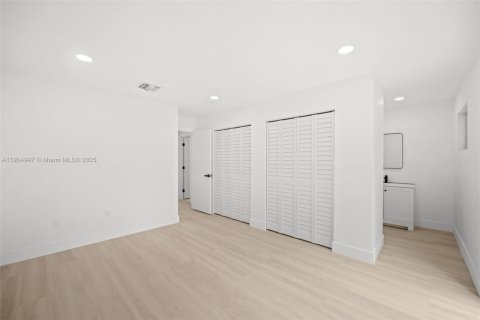 House in Miami, Florida 3 bedrooms, 131.09 sq.m. № 1955235 - photo 19